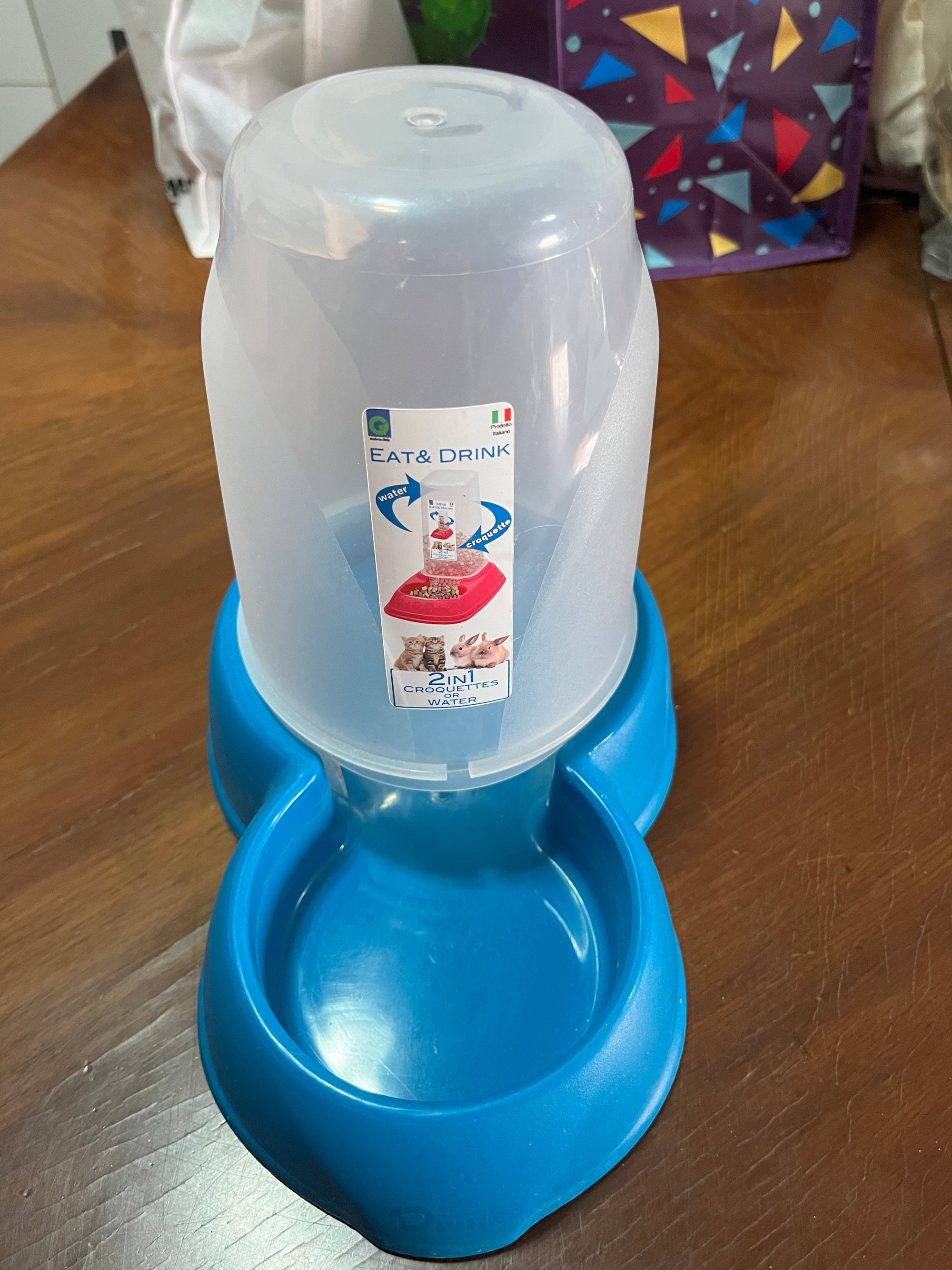 Dispenser per cibo per cani o gatti