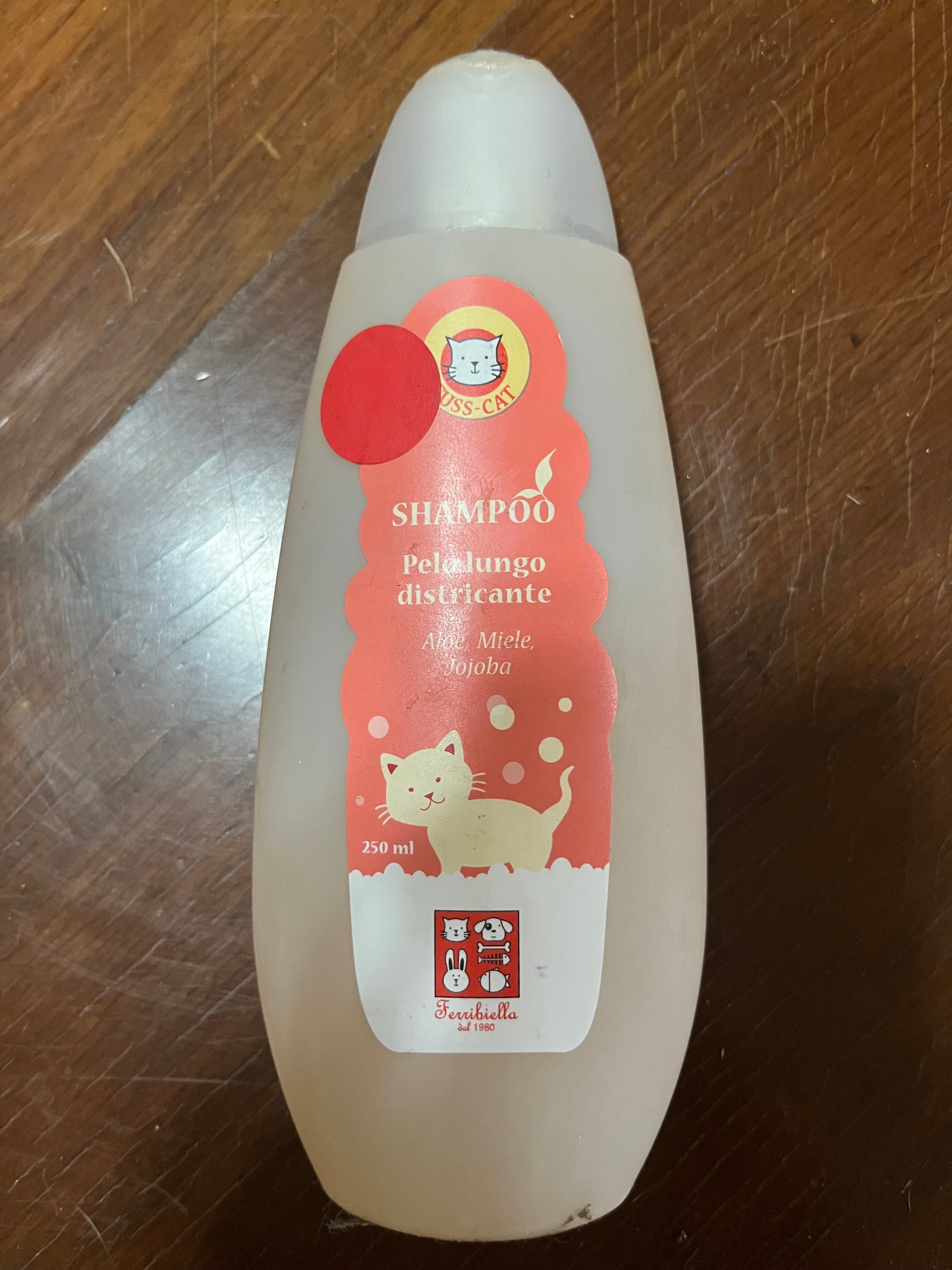 Shampoo per gatti a pelo lungo districante